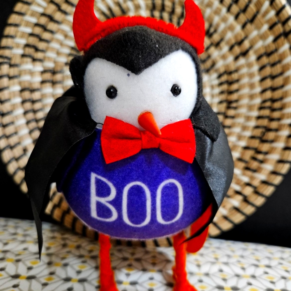 🎃 *NWT* Halloween decor 🎃 felt devil bird